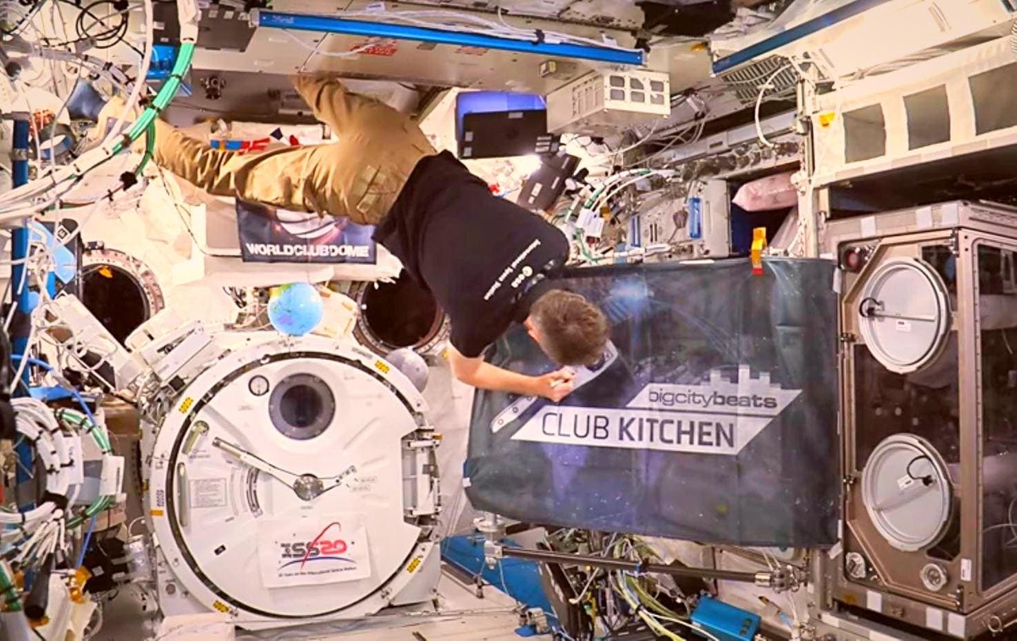 ENTERTAINMENT WIRD ERNST